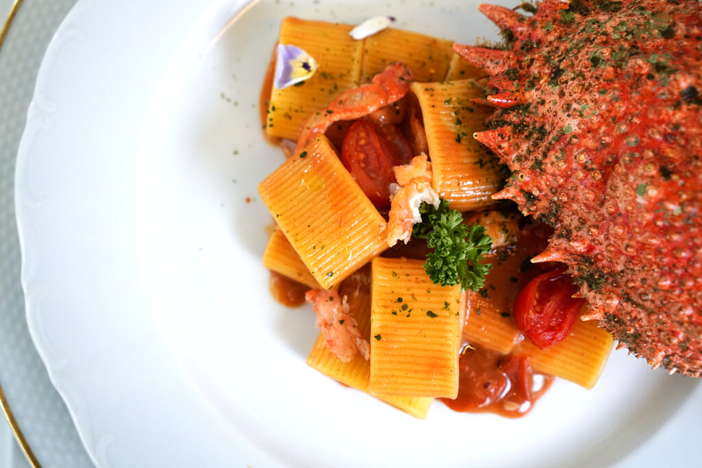 “Paccheri al sugo di mare con pomodorini e granchio – Rama Eventi”
