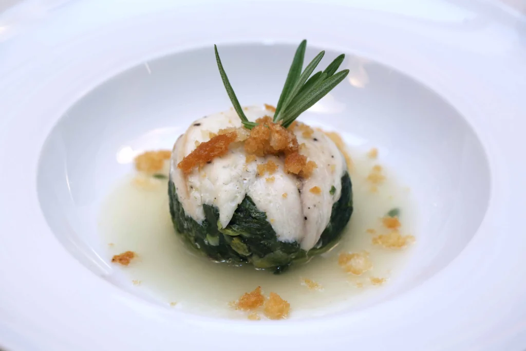 “Crema salata con verdure verdi, mousse soffice e crumble croccante – catering Rama Eventi”